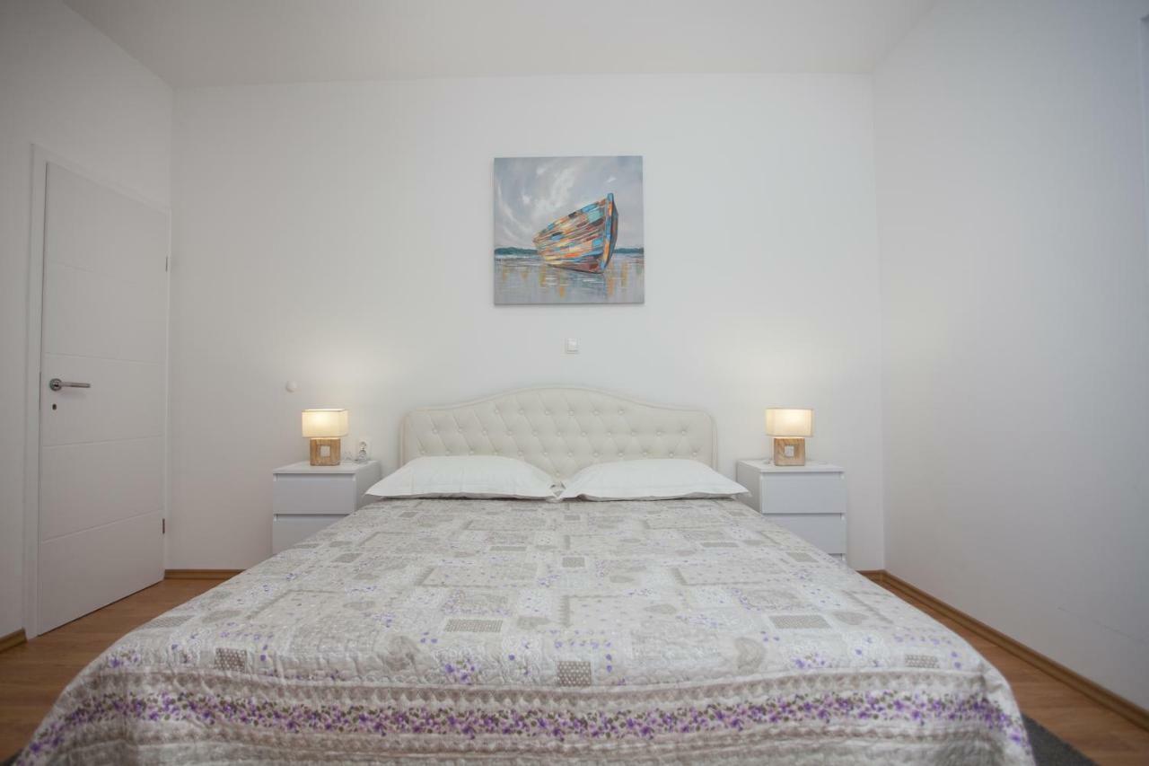 Villa Zrinka **** Svinisce Kültér fotó